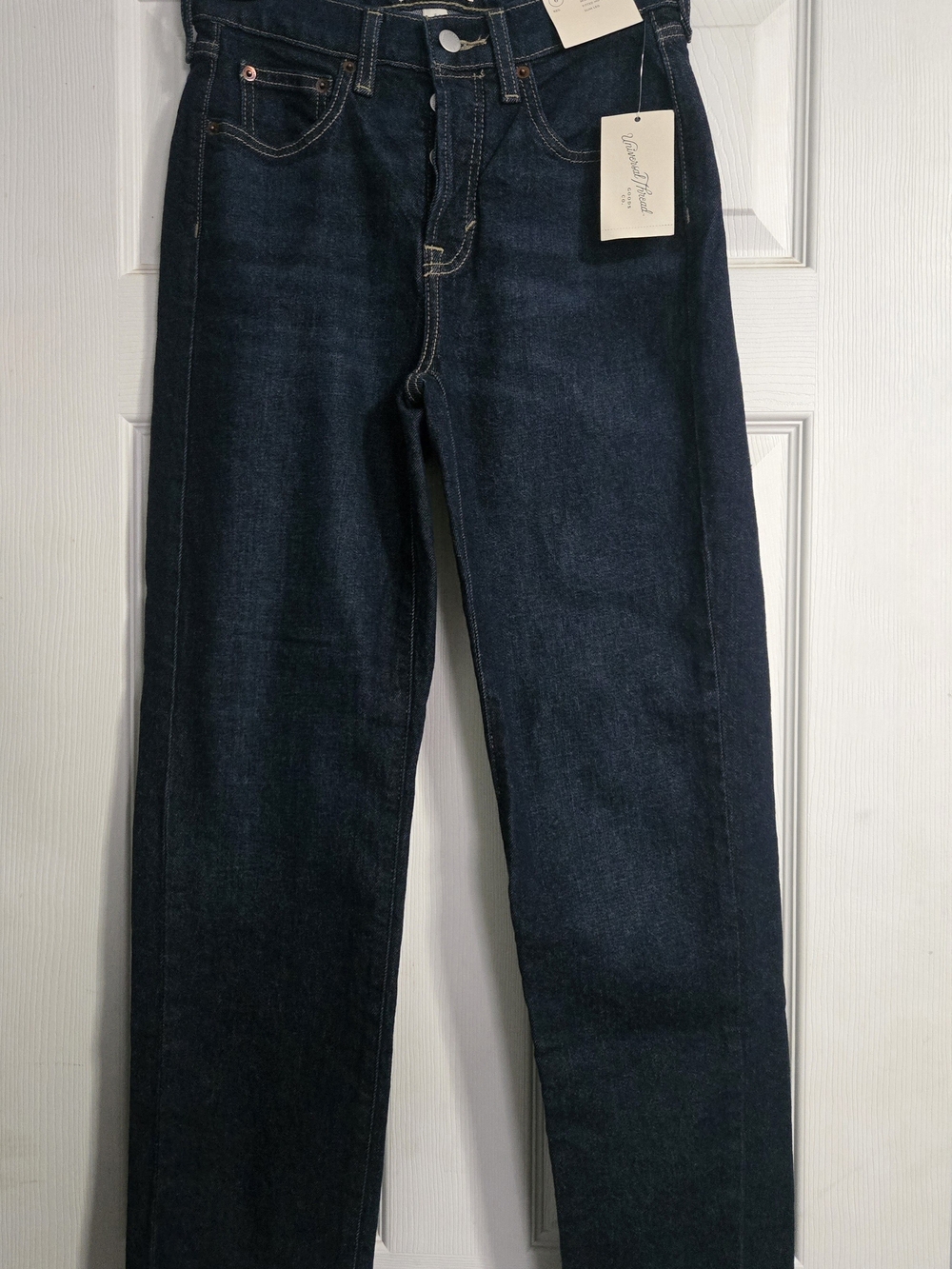 Universal Thread Women’s Dark Blue Straight Jeans